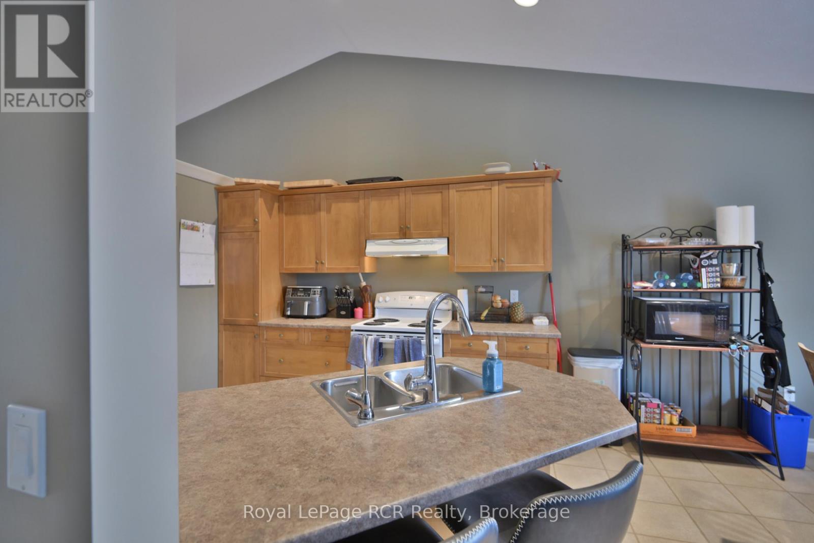 444 GRANDVIEW ROAD - 4