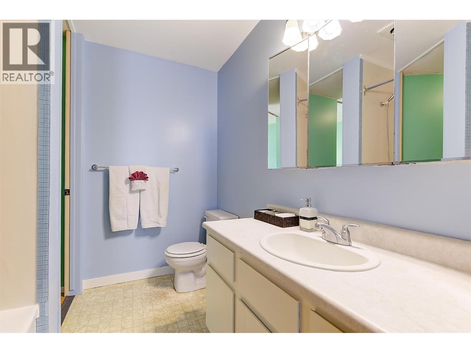 102 215 Mills Road, Kelowna