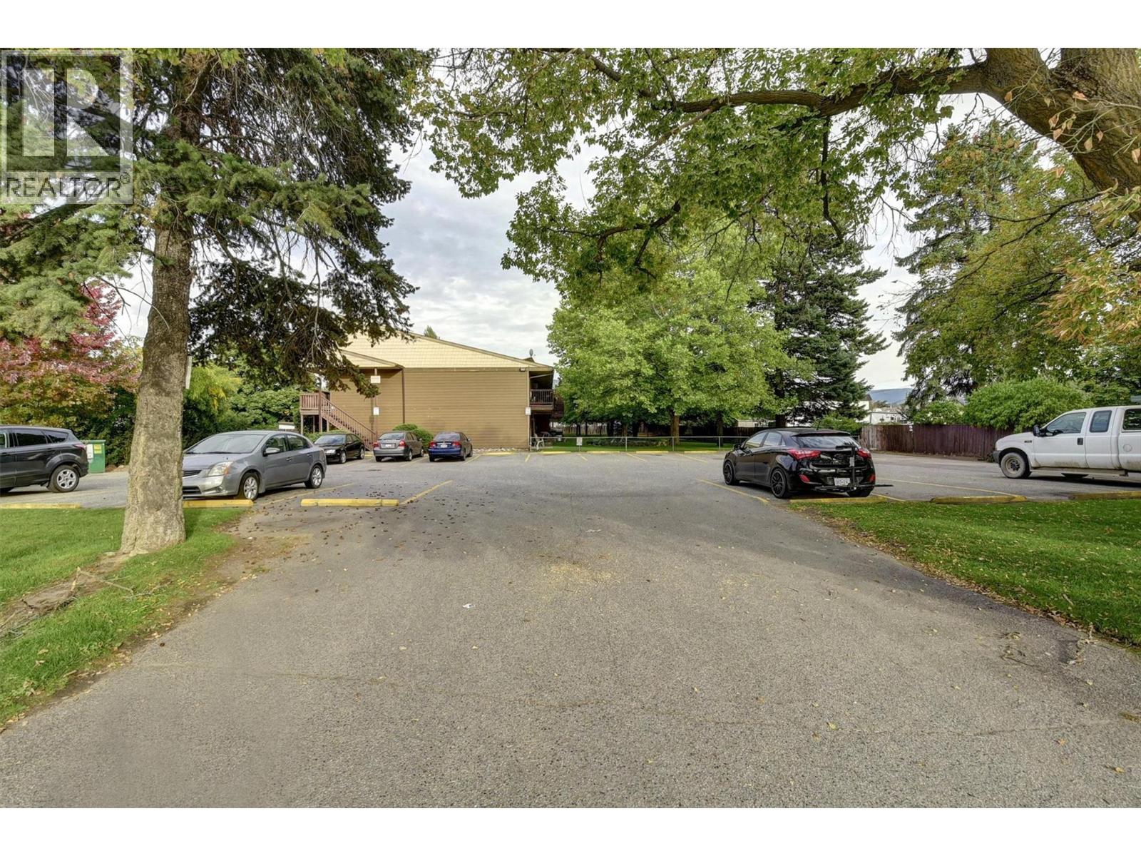 102 215 Mills Road, Kelowna