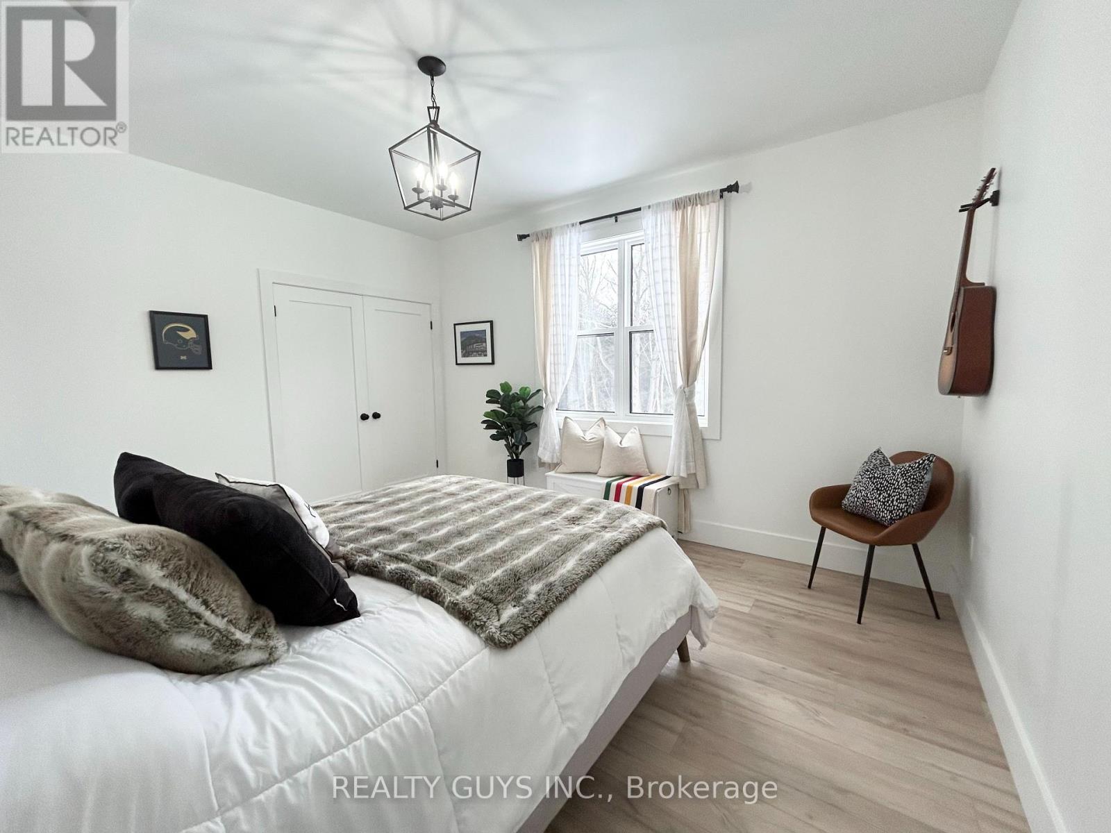2 IVY STREET,Kawartha Lakes (Emily),,