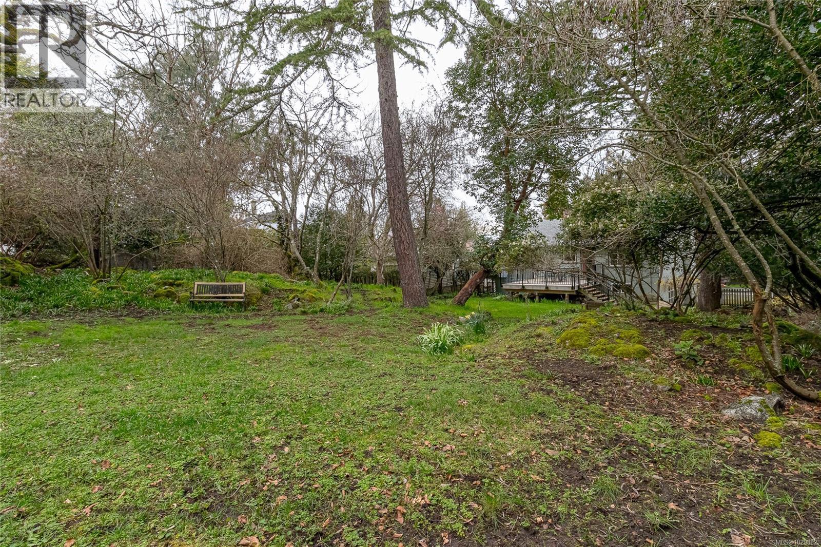 2015 RUNNYMEDE AVE - 33