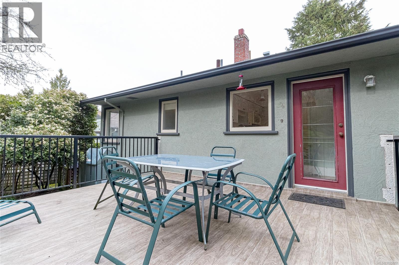 2015 RUNNYMEDE AVE - 31