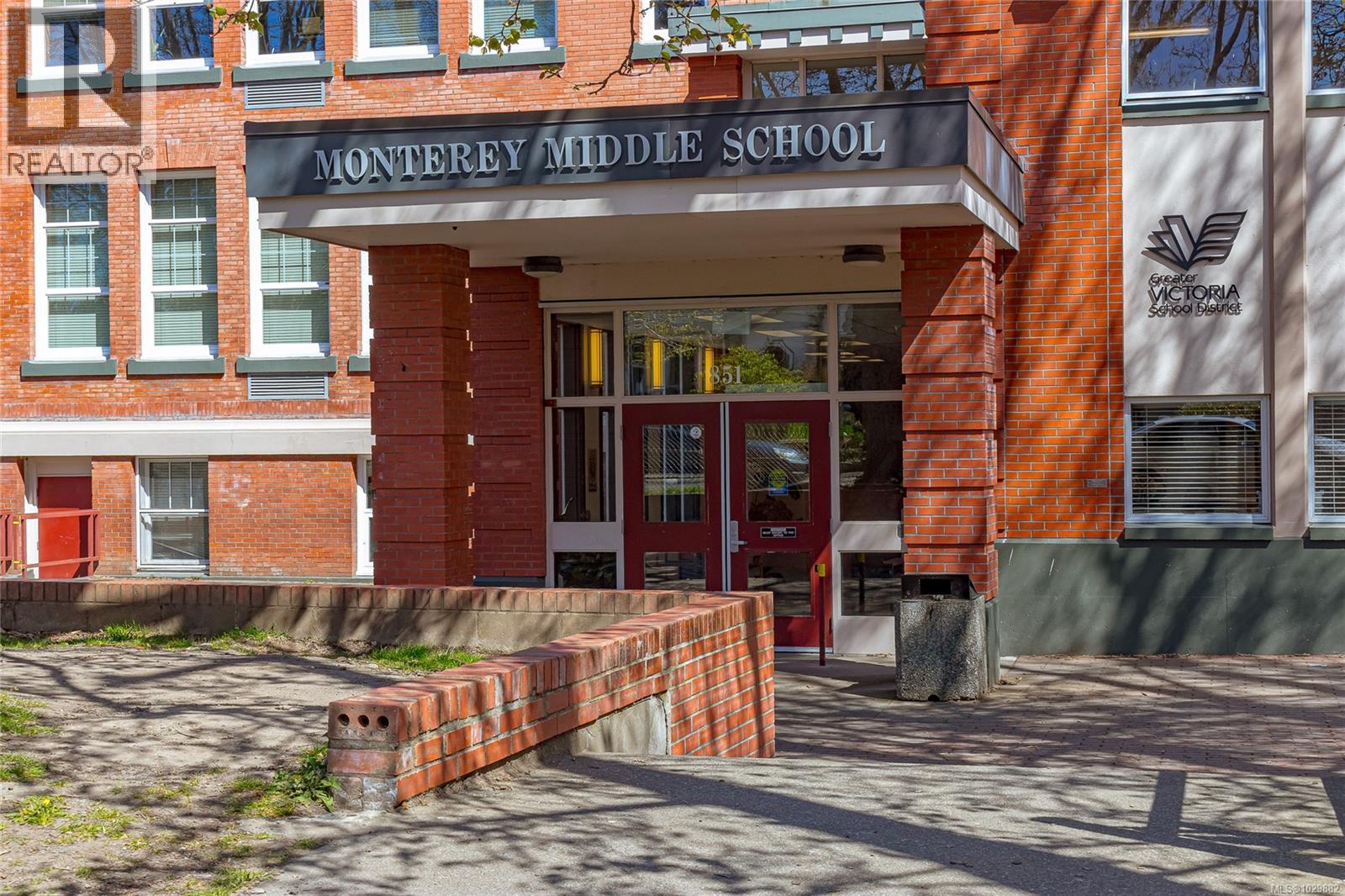 2015 RUNNYMEDE AVE - 50