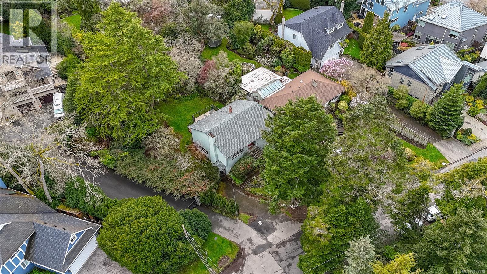 2015 RUNNYMEDE AVE - 43