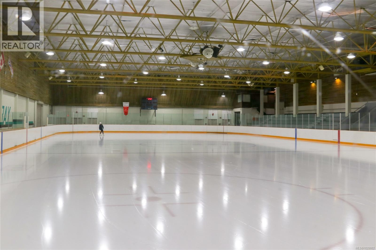 2015 RUNNYMEDE AVE - 55