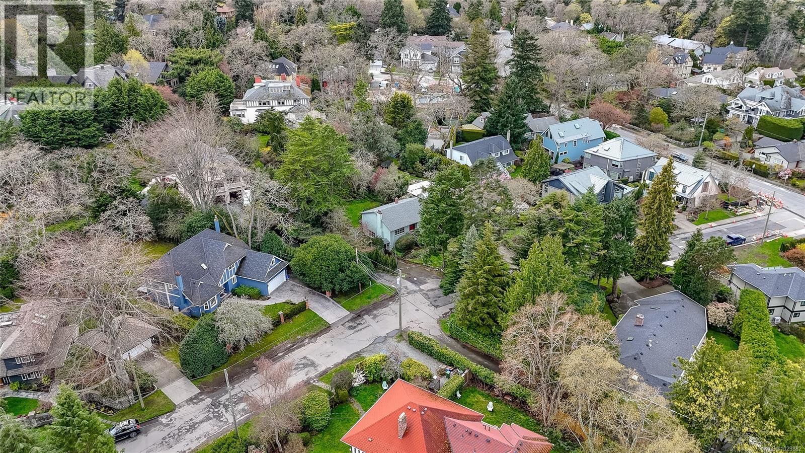 2015 RUNNYMEDE AVE - 41