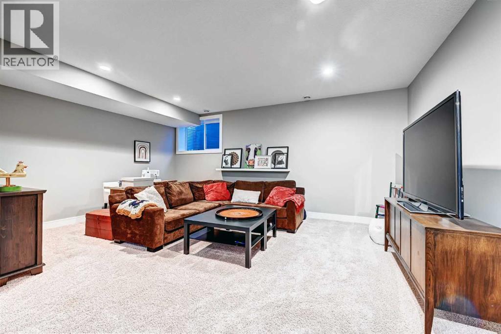 Single Family House for Sale in   Avenue NW Montgomery Calgary 