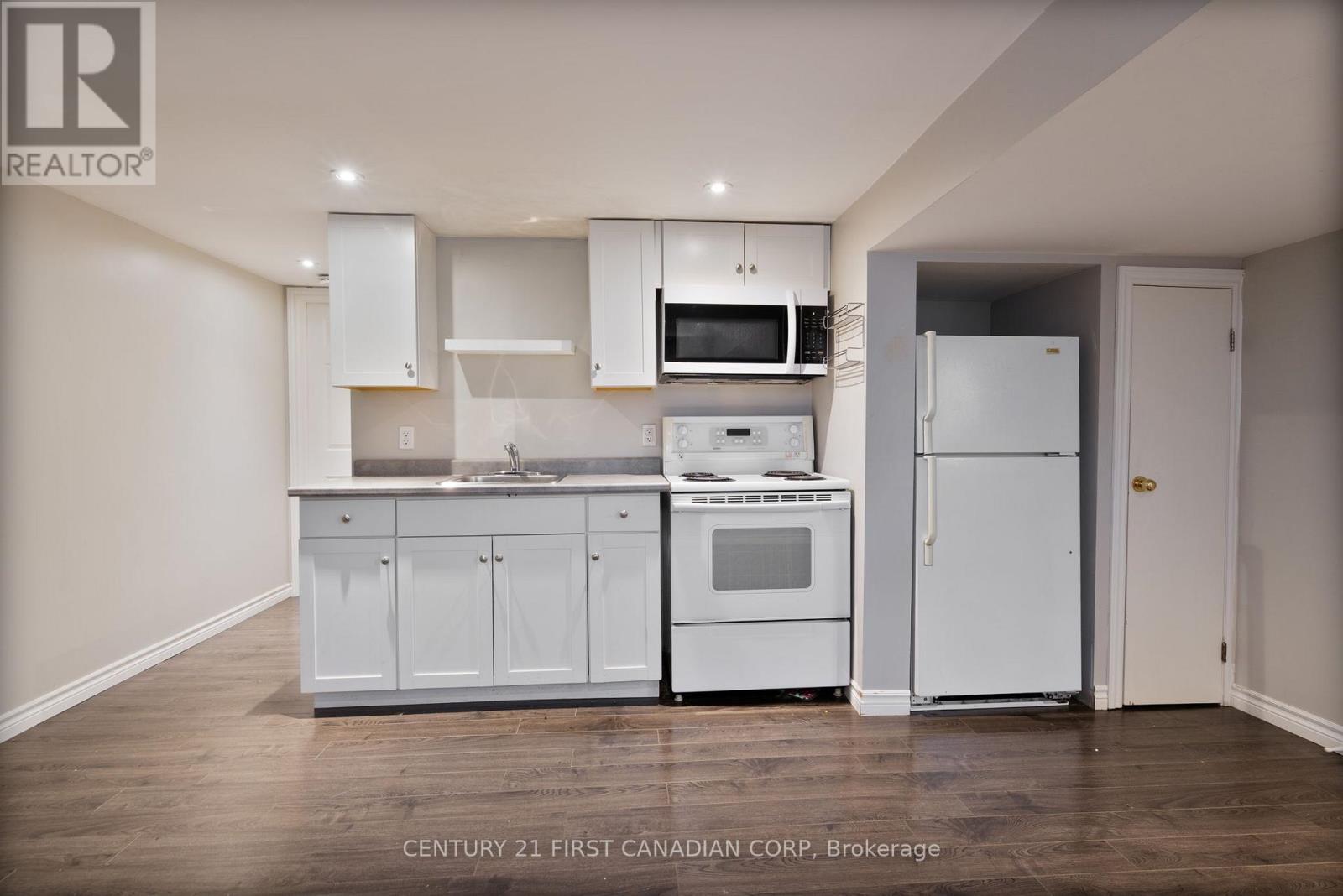 321 SPRUCE STREET - 30