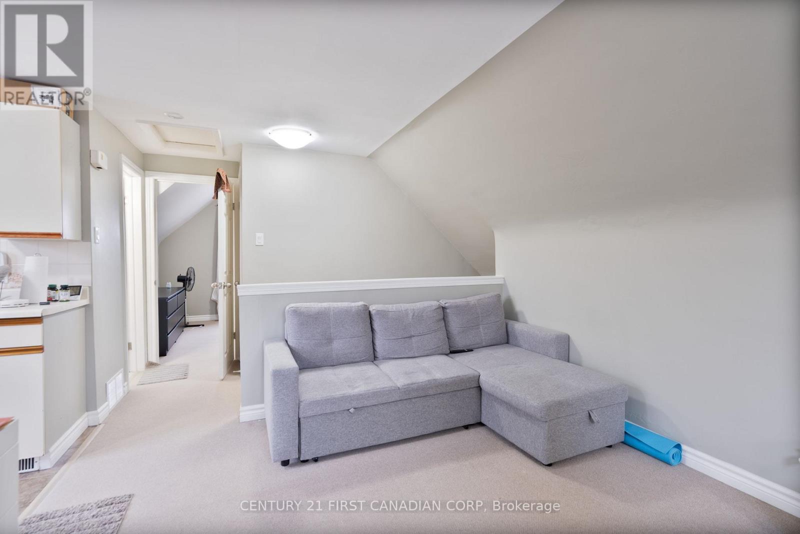 321 SPRUCE STREET - 7