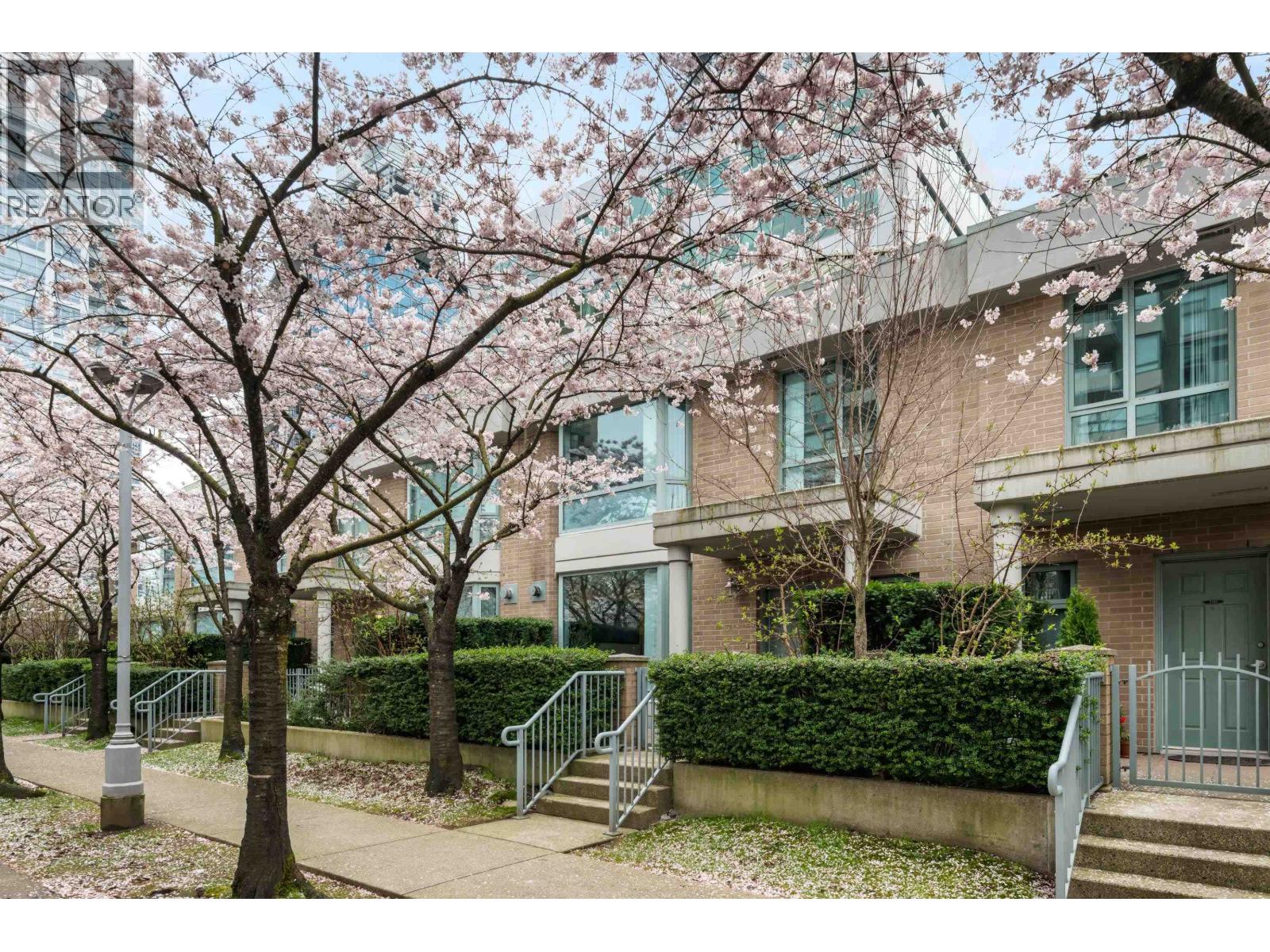 TH4 1889 ROSSER Avenue - main photo