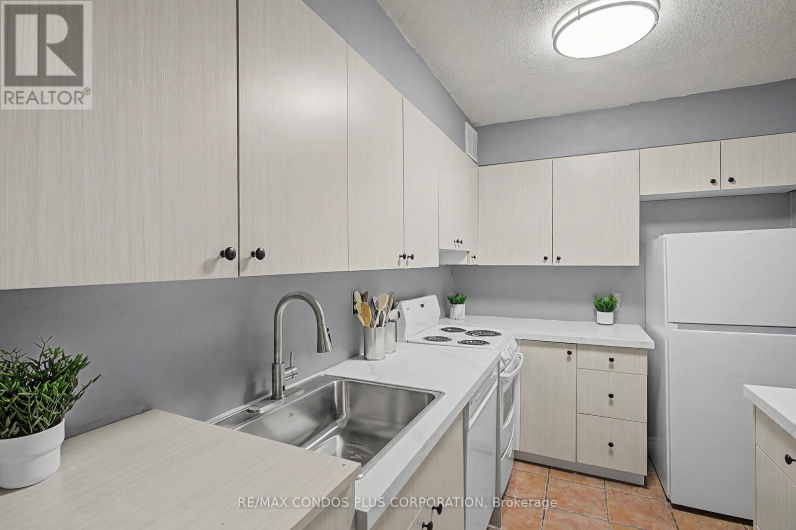 #208 5949 YONGE STREET W - 18