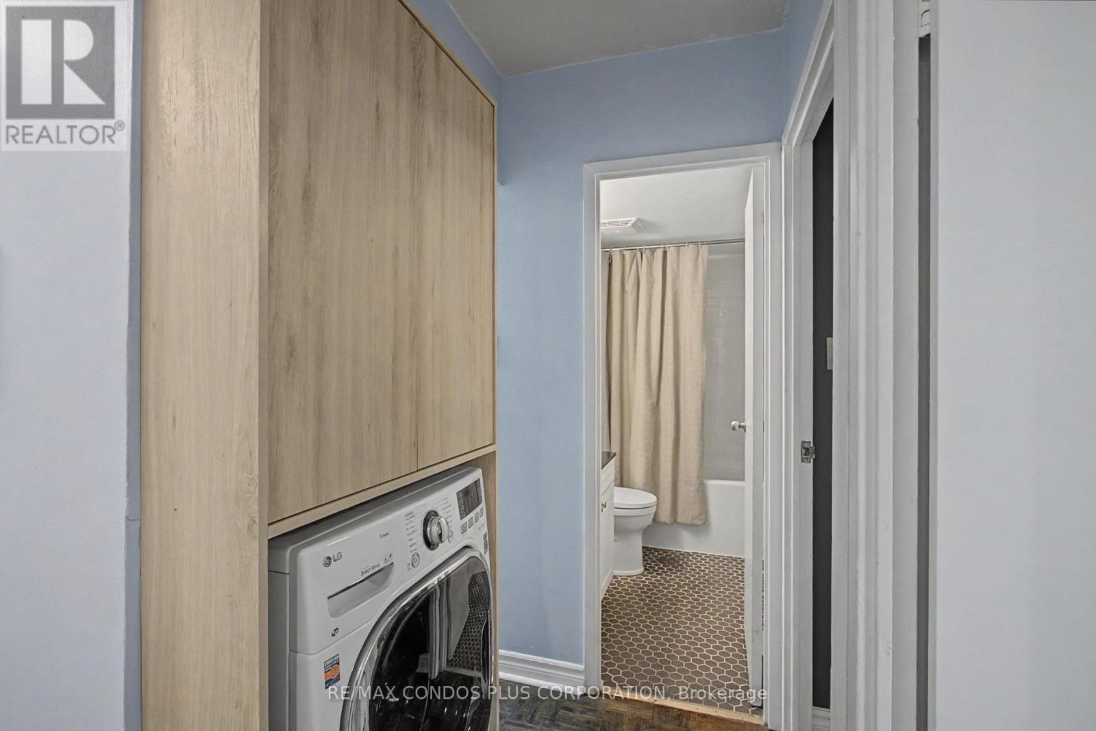 #208 5949 YONGE STREET W - 32