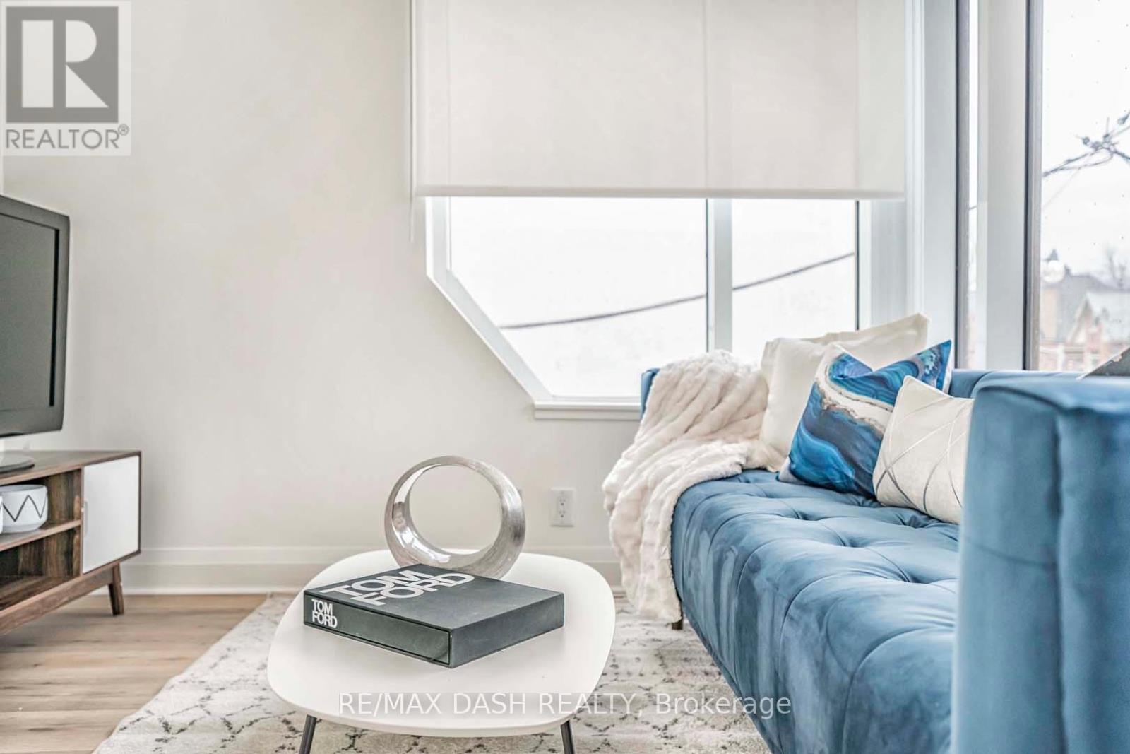 #205 151 AVENUE ROAD - 14