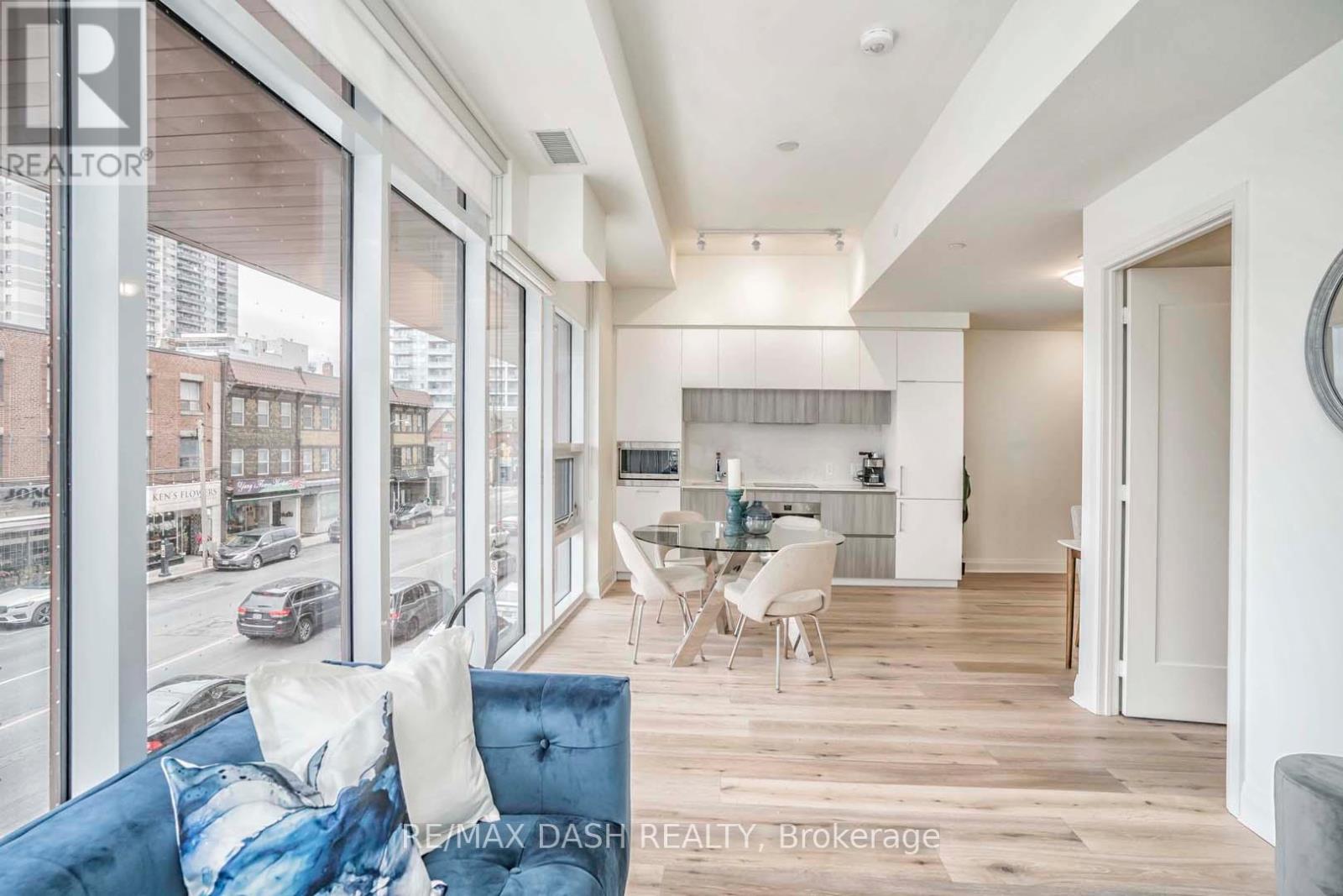 #205 151 AVENUE ROAD - 16