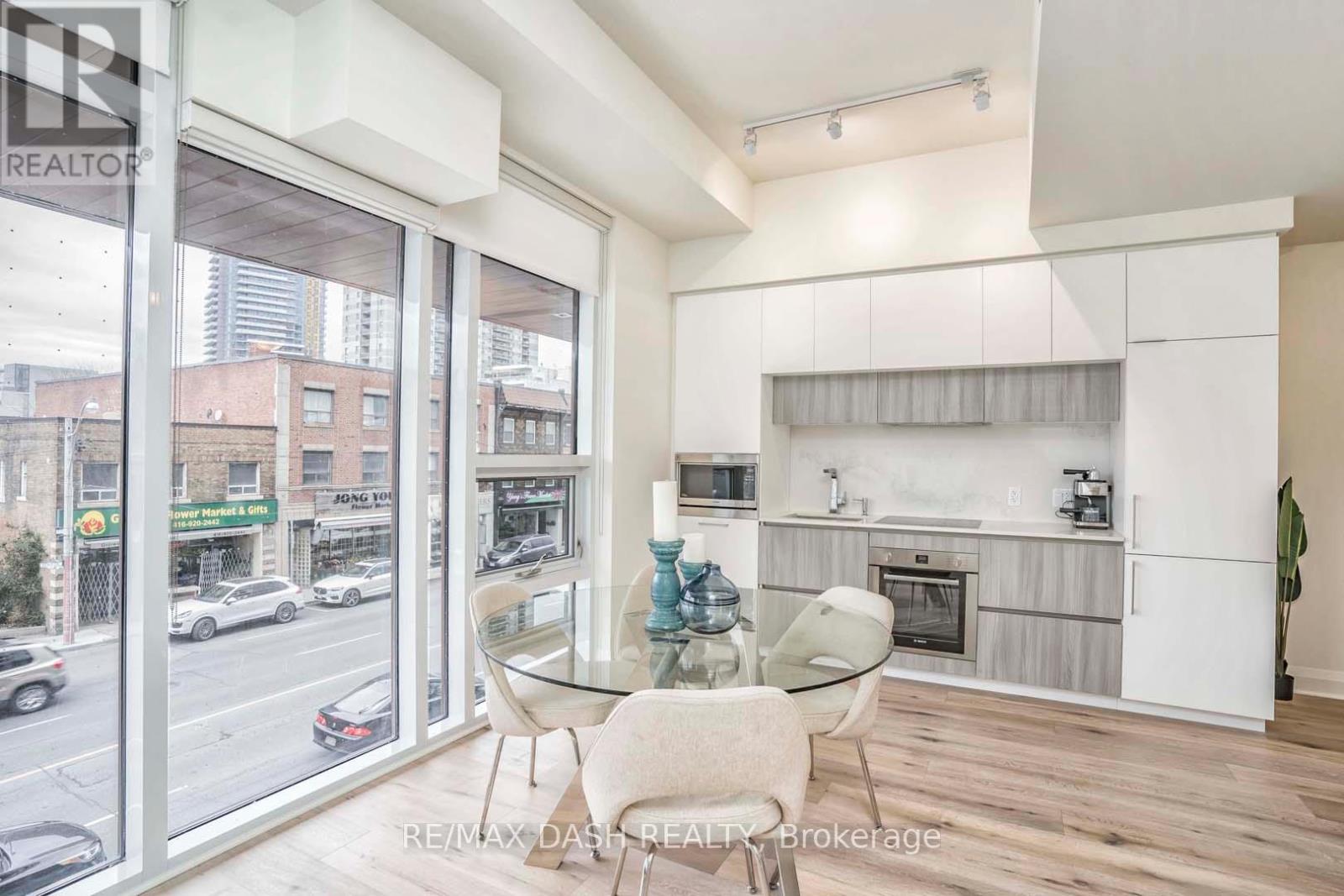 #205 151 AVENUE ROAD - 17