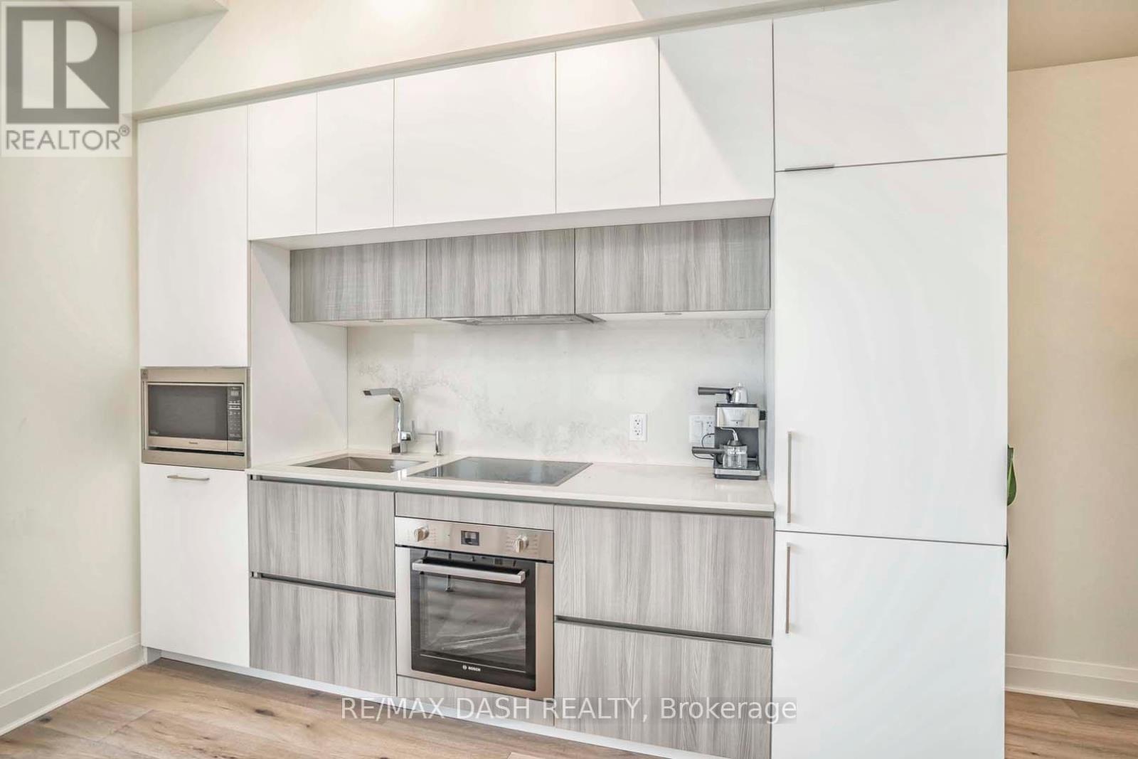 #205 151 AVENUE ROAD - 19