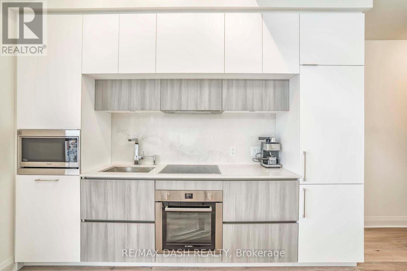 #205 151 AVENUE ROAD - 20