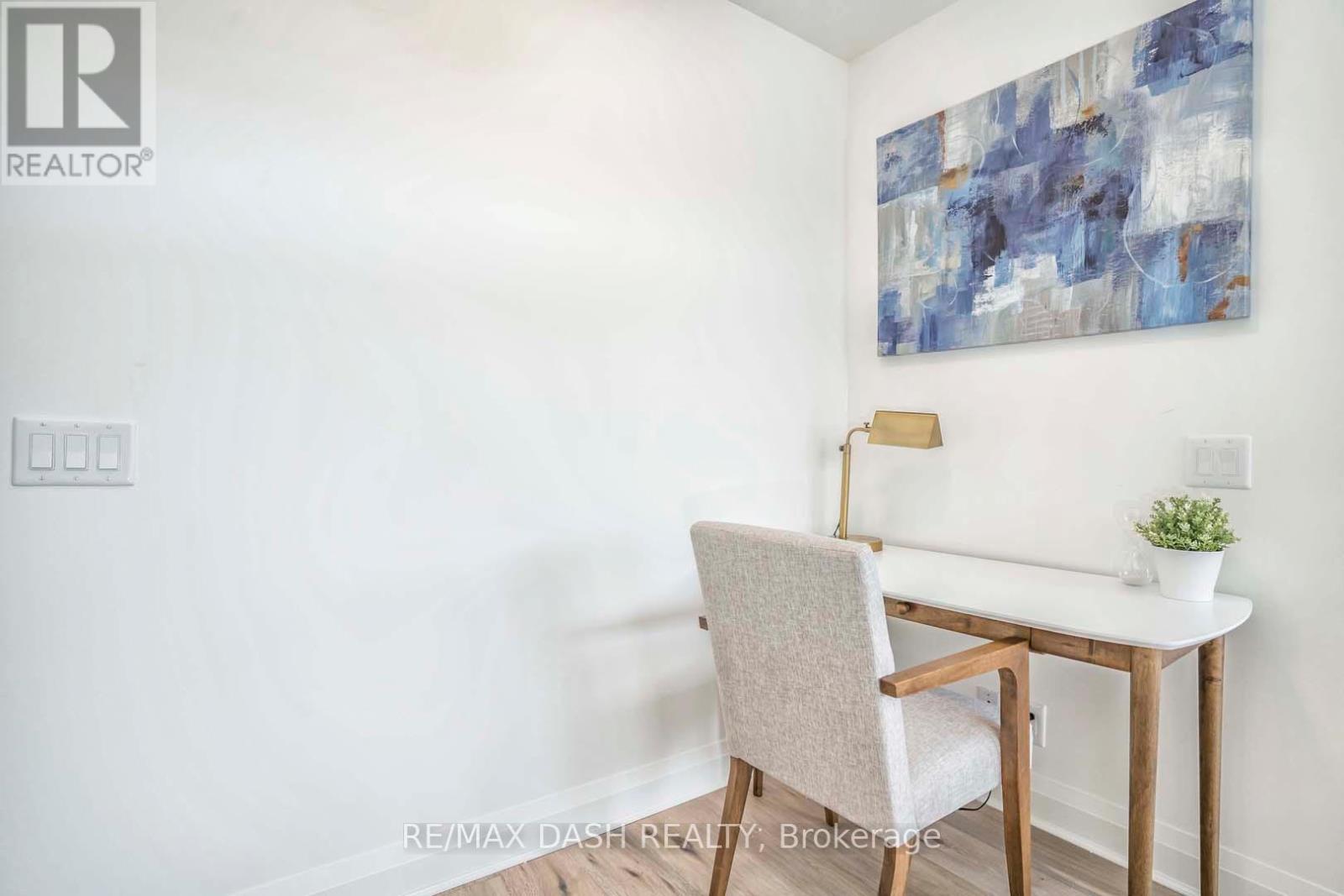 #205 151 AVENUE ROAD - 21