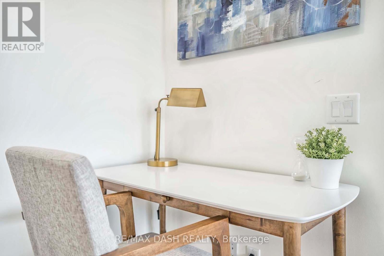 #205 151 AVENUE ROAD - 22