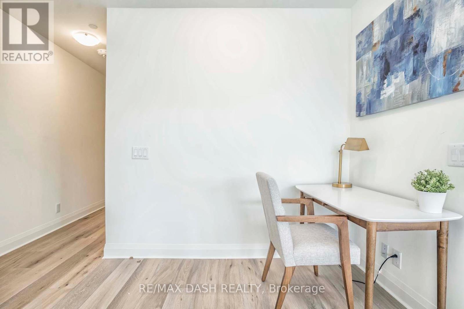 #205 151 AVENUE ROAD - 23