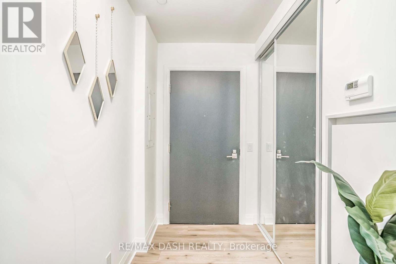 #205 151 AVENUE ROAD - 4
