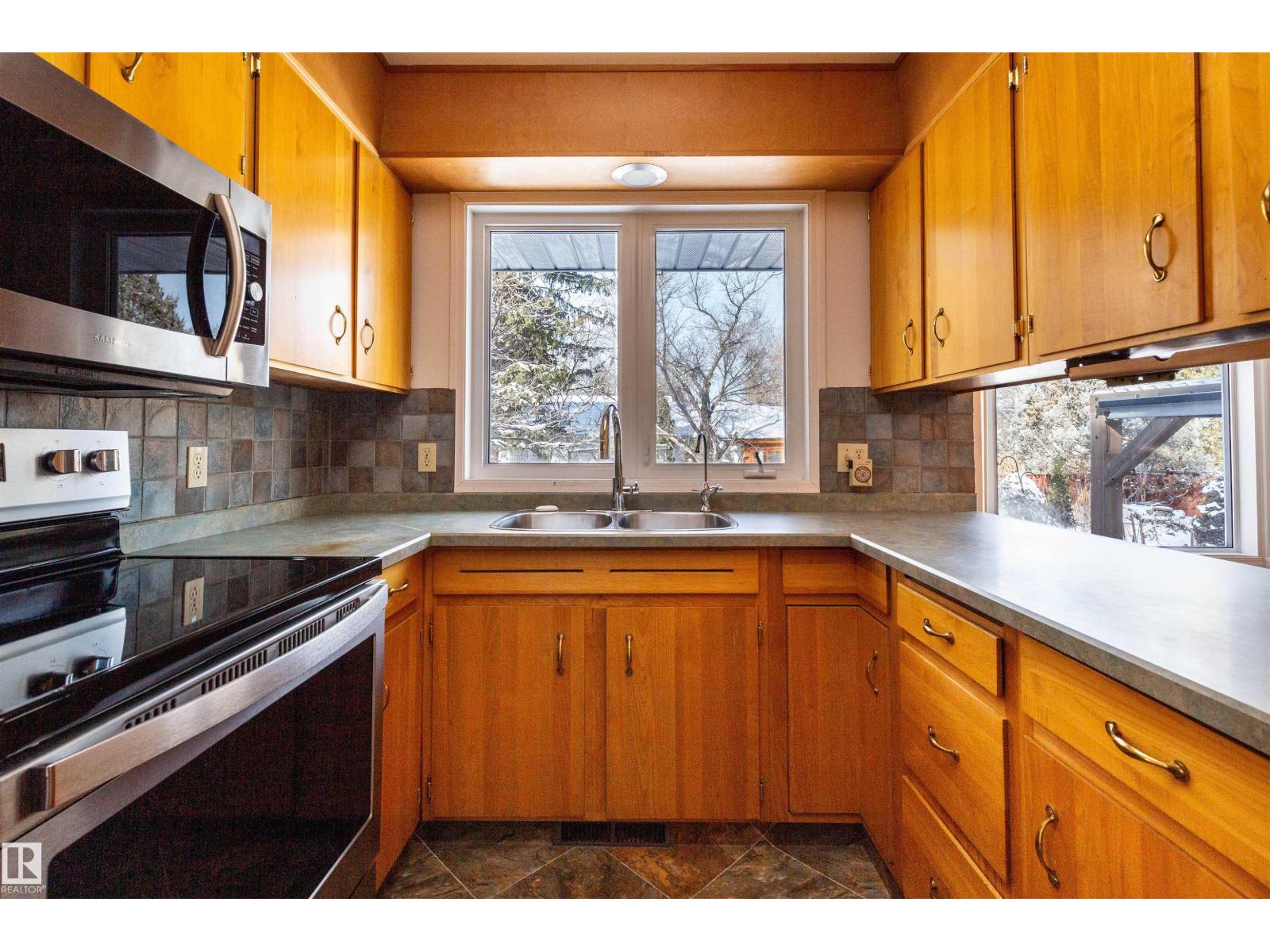 7716 157 ST NW, Edmonton