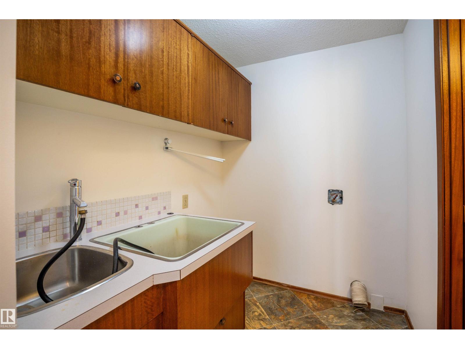 7716 157 ST NW, Edmonton