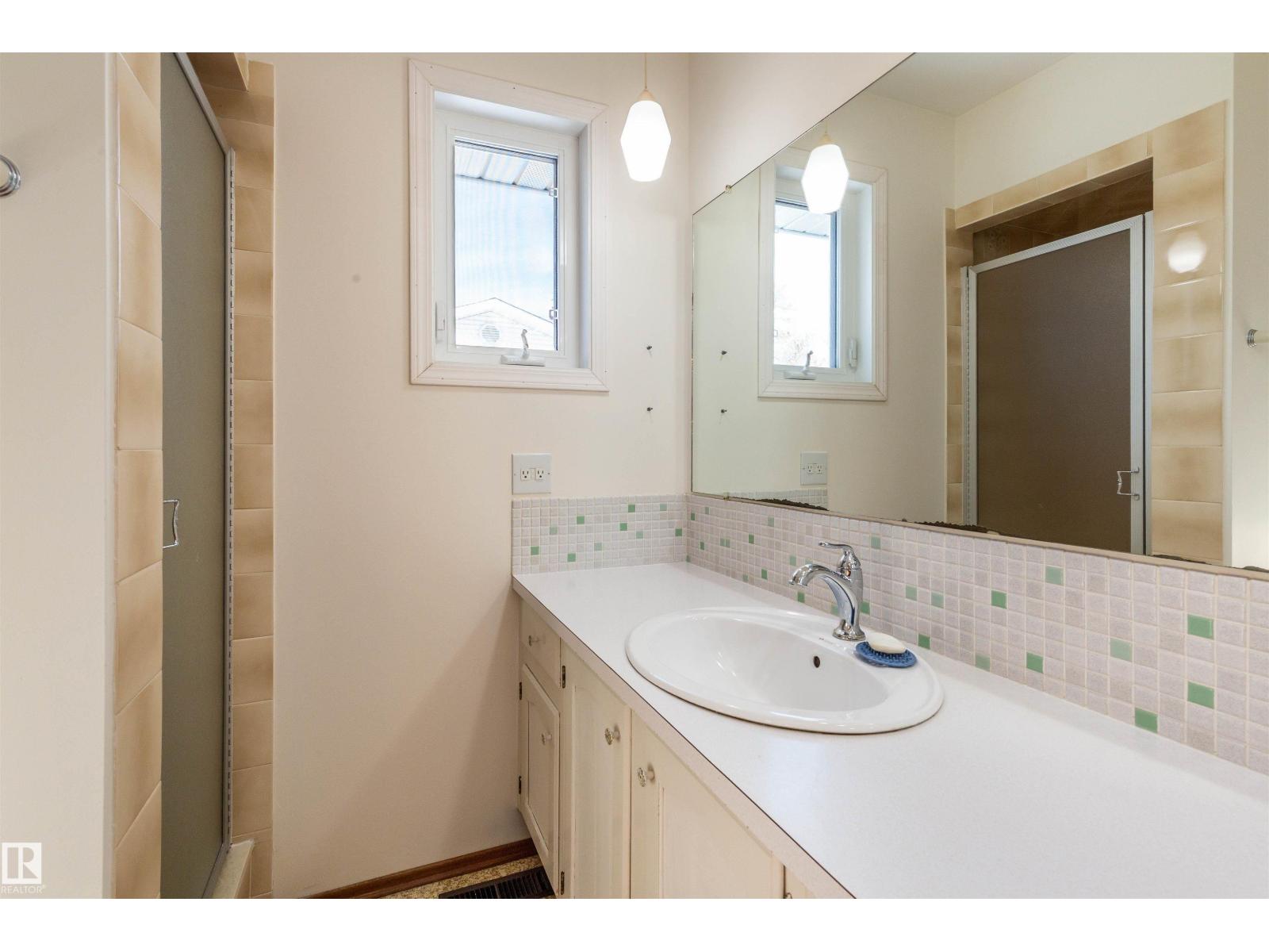 7716 157 ST NW, Edmonton