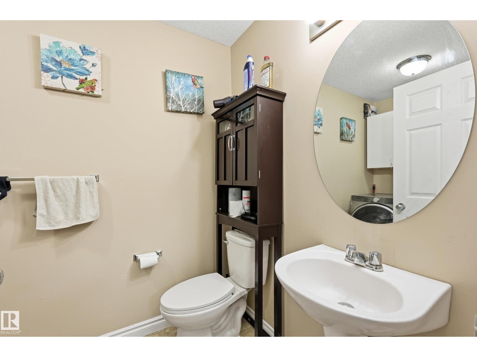 3010 32 AV NW, Edmonton