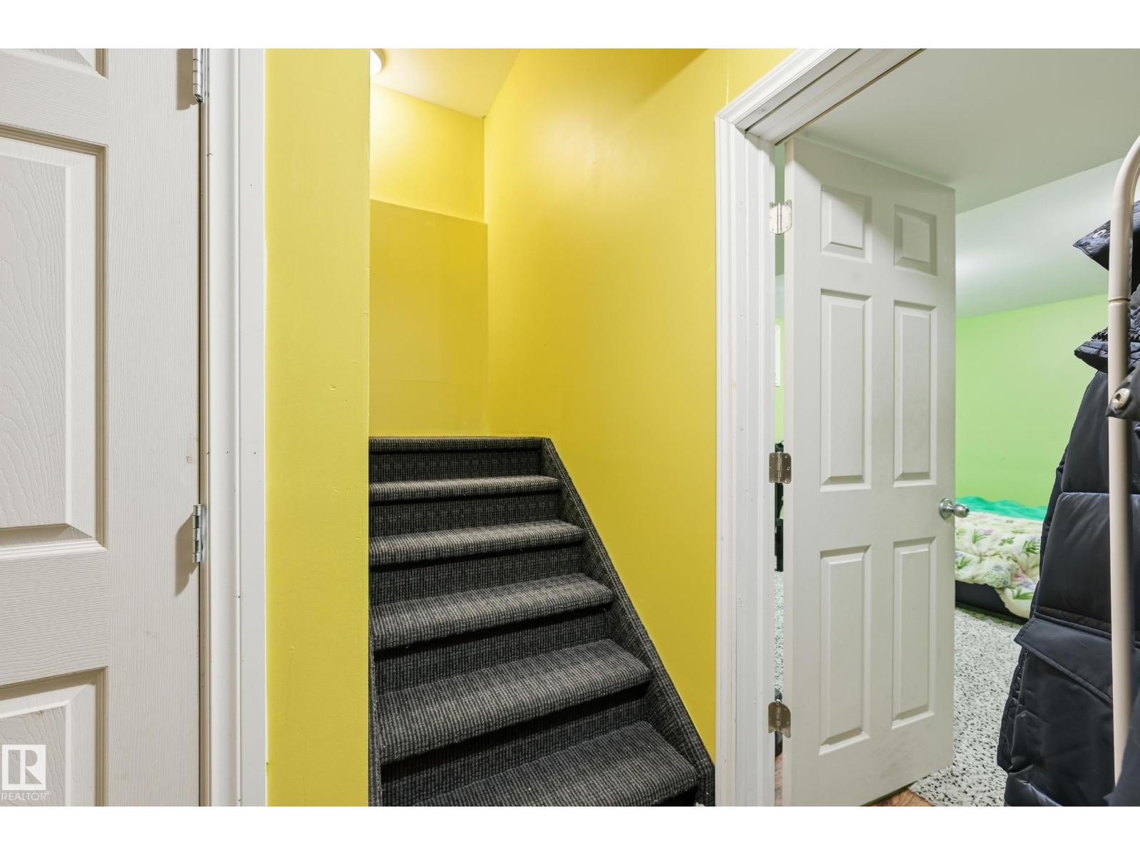 3010 32 AV NW, Edmonton