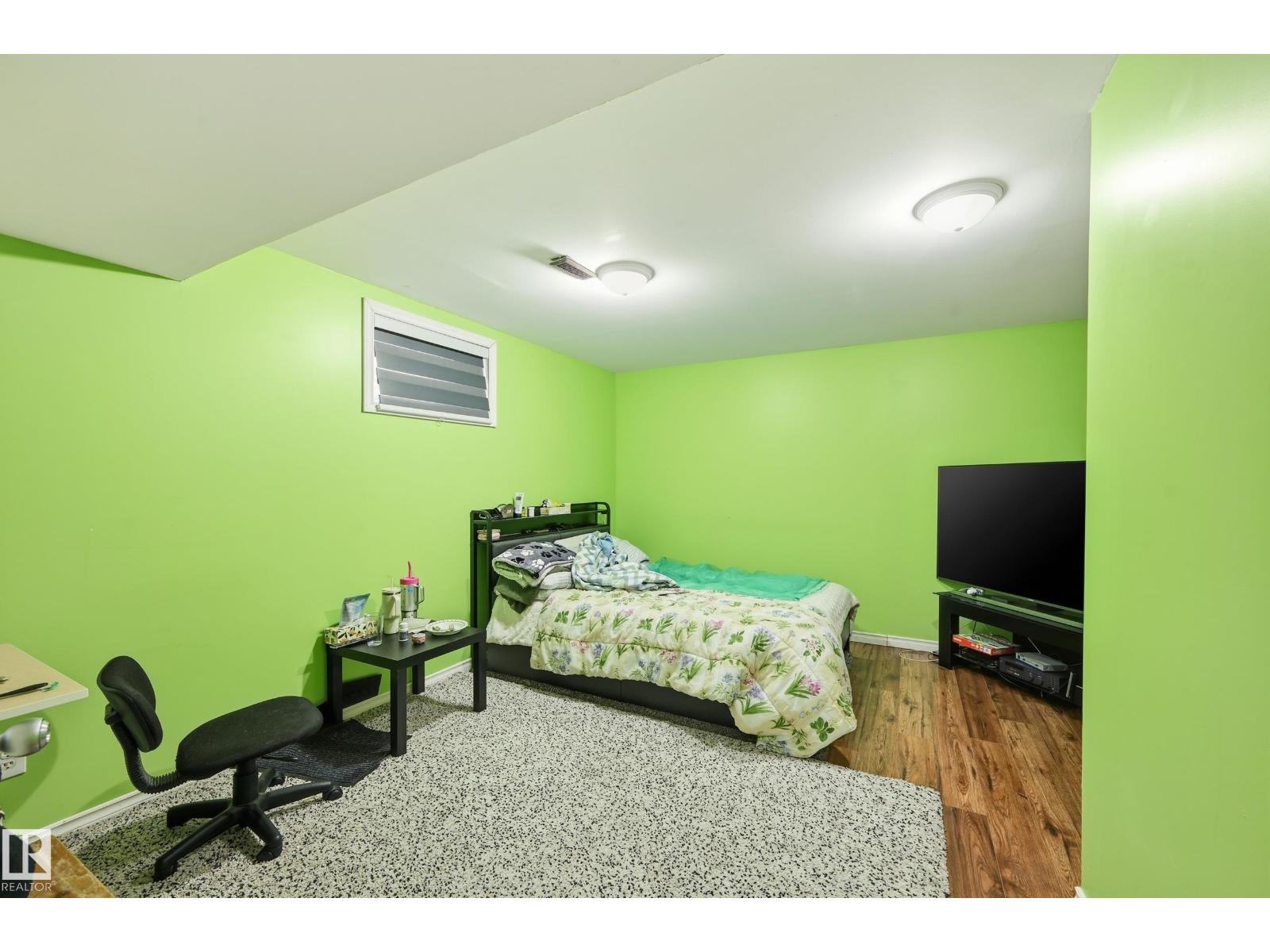 3010 32 AV NW, Edmonton