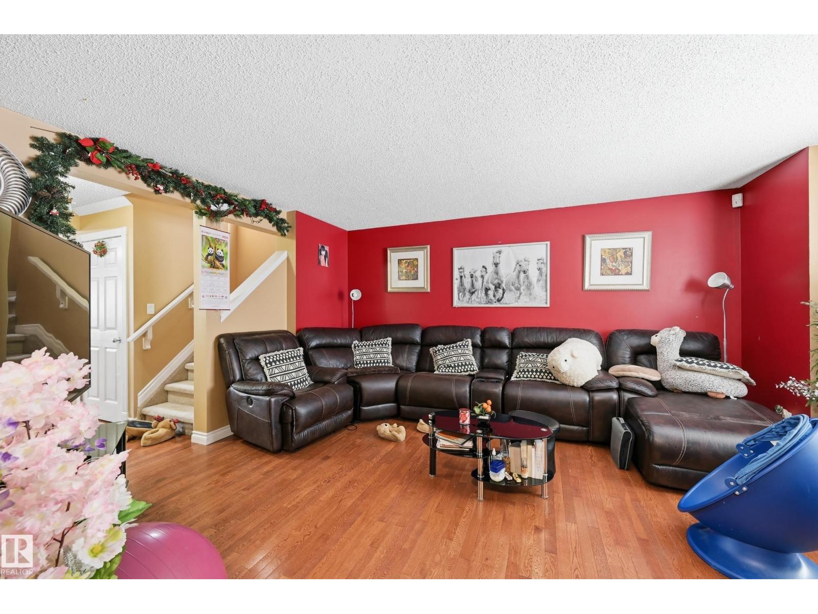 3010 32 AV NW, Edmonton