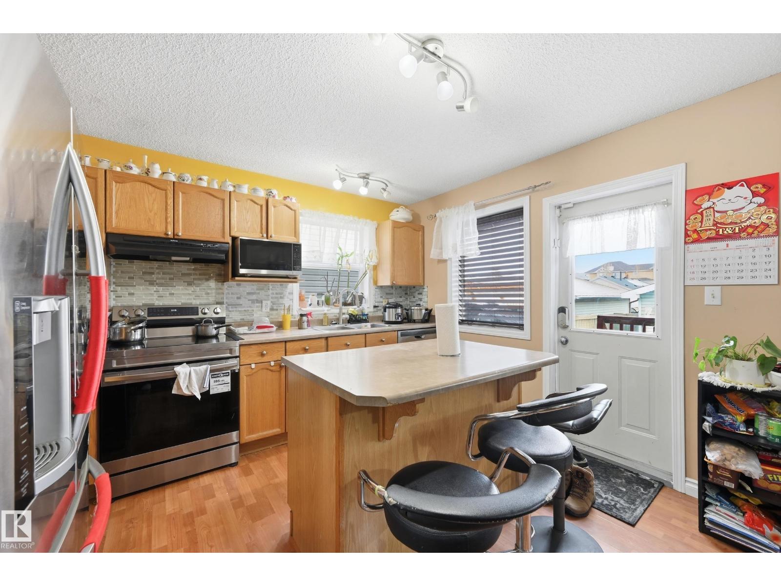 3010 32 AV NW, Edmonton