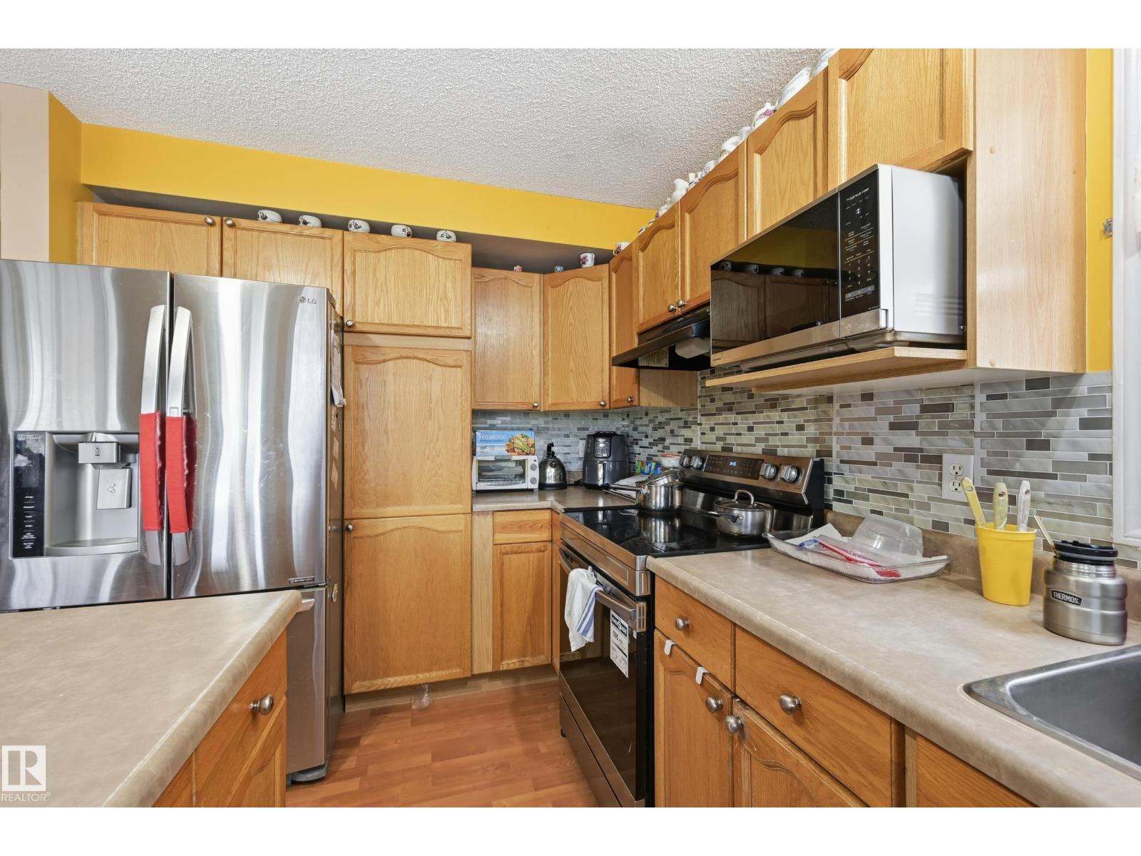 3010 32 AV NW, Edmonton