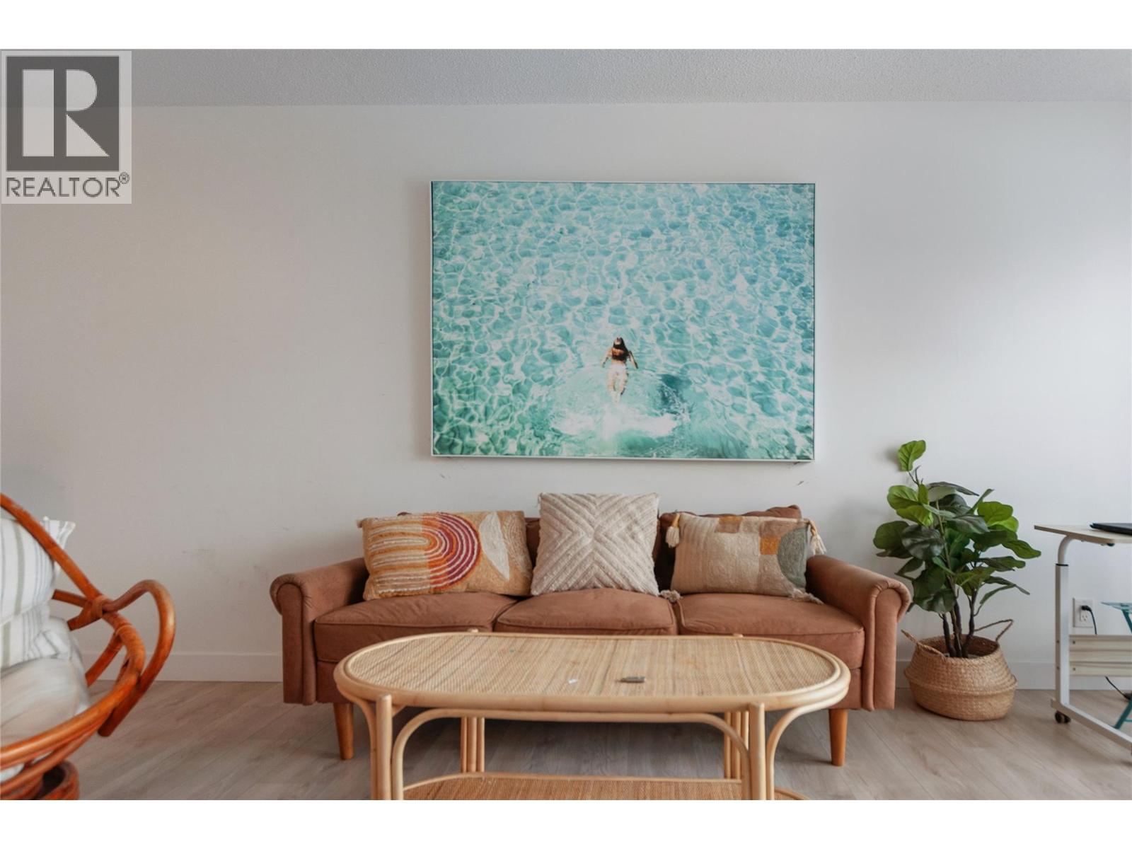 1611 ELM STREET E - 7