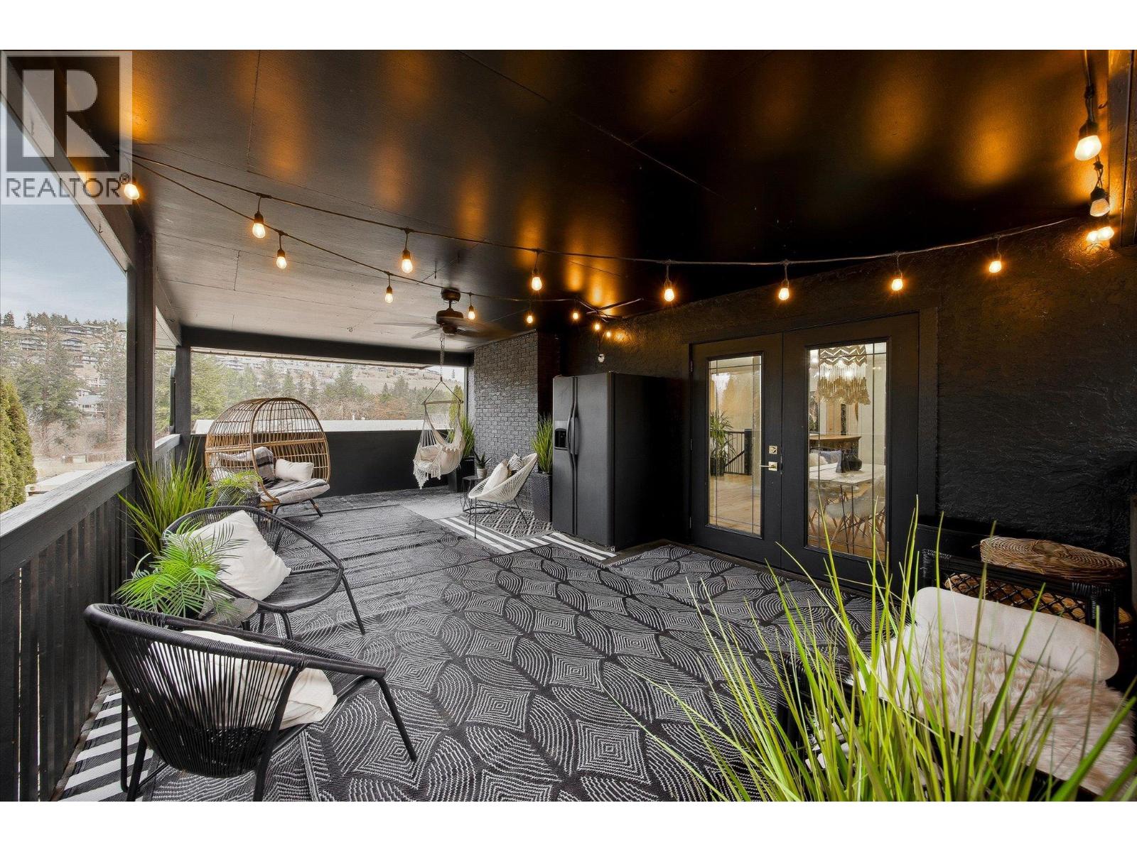 1492 FOREST AVENUE - 20