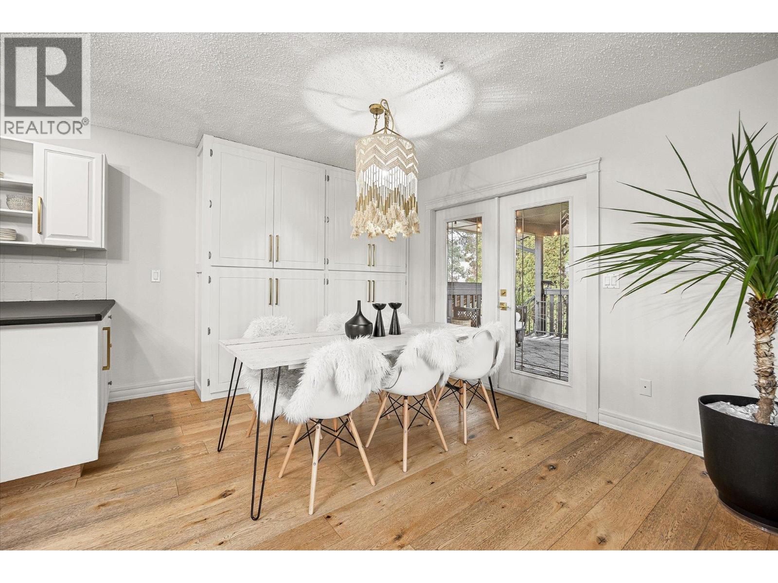 1492 FOREST AVENUE - 15