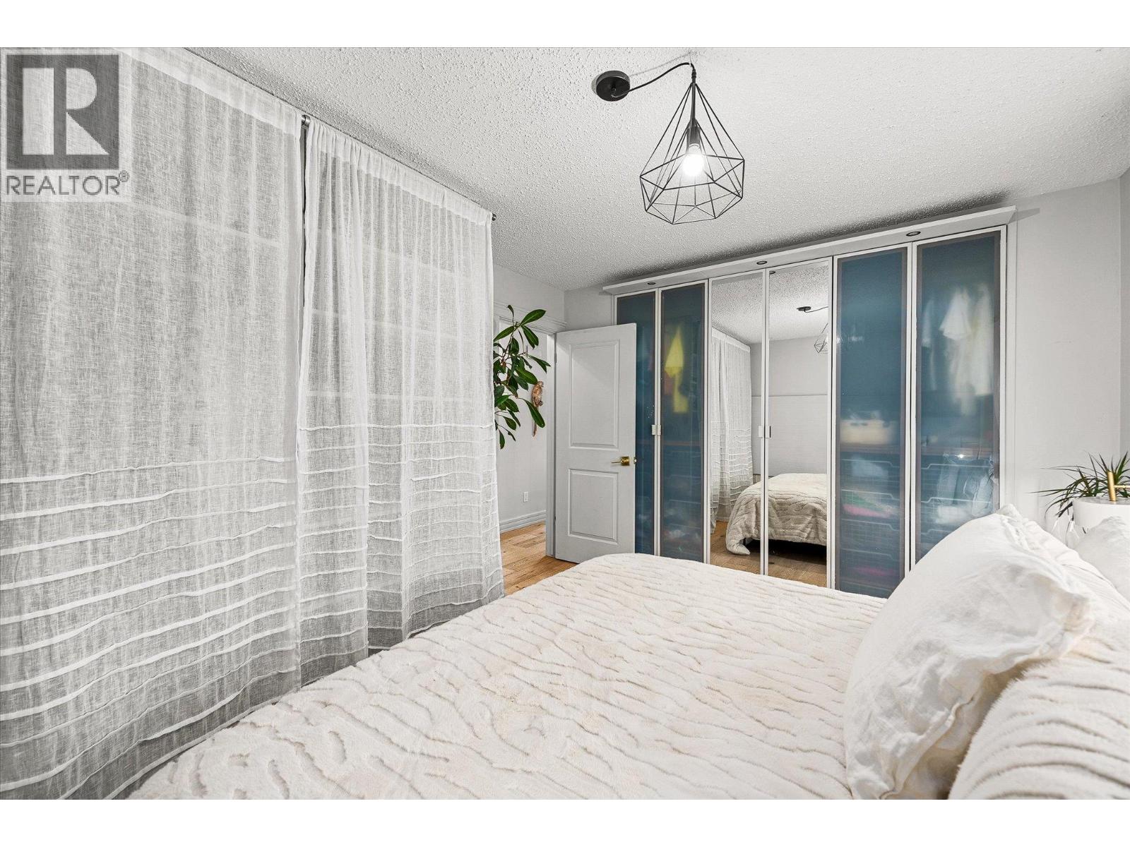 1492 FOREST AVENUE - 24