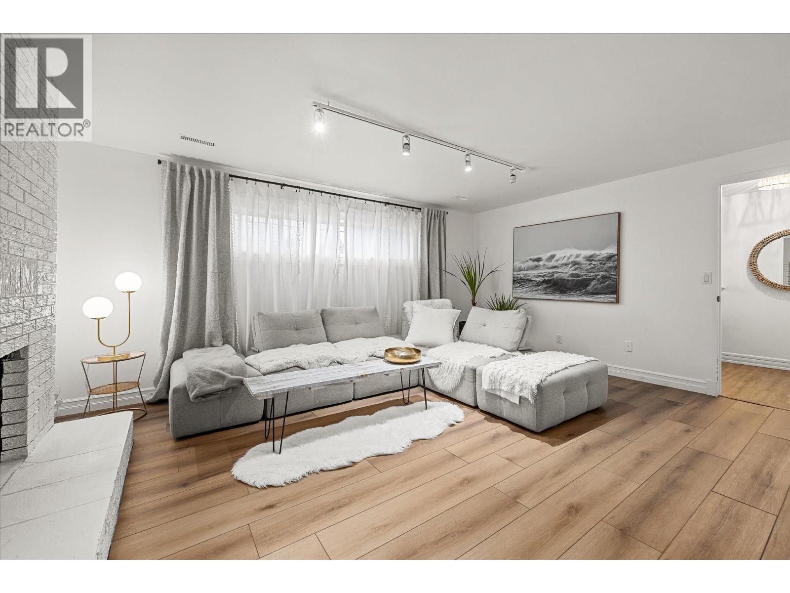 1492 FOREST AVENUE - 30