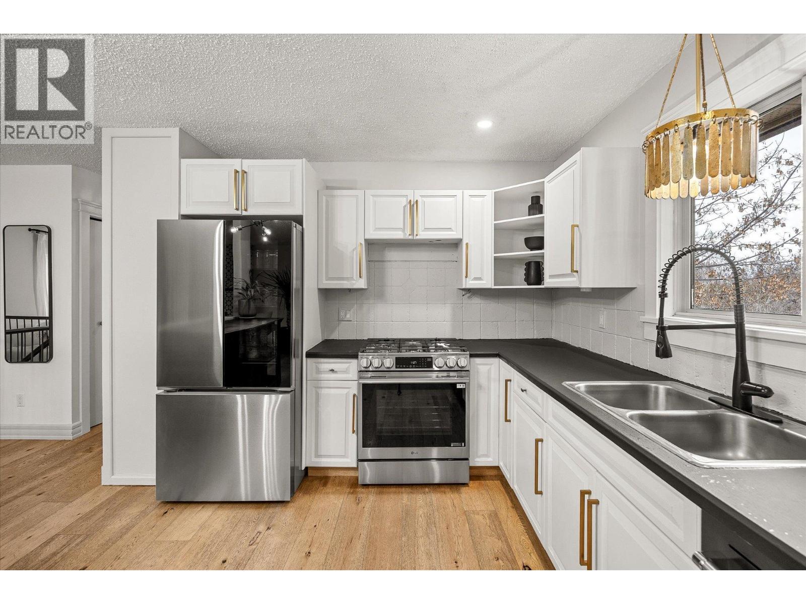 1492 FOREST AVENUE - 13