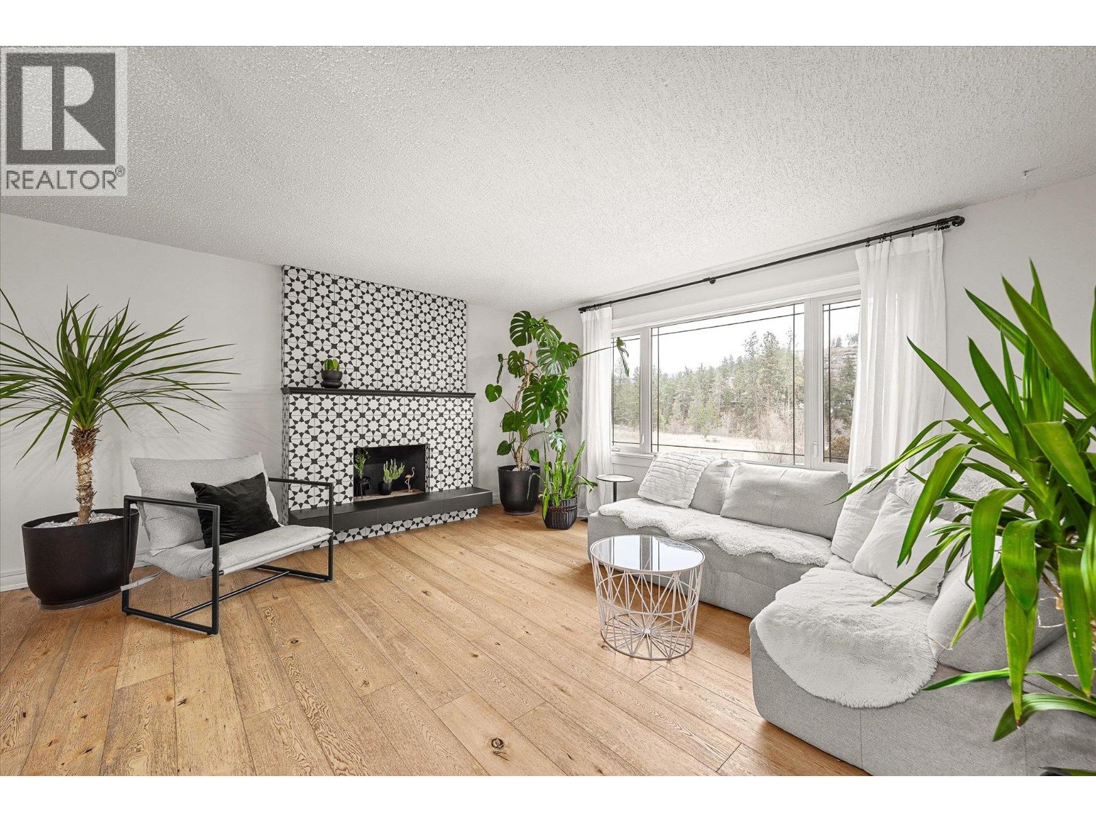 1492 FOREST AVENUE - 4
