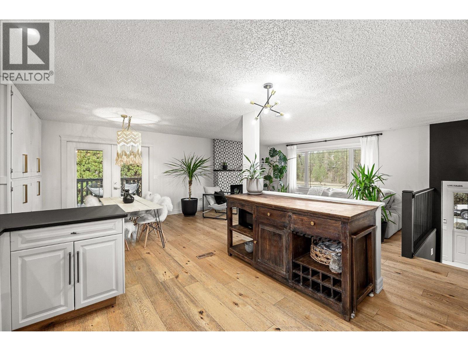 1492 FOREST AVENUE - 14