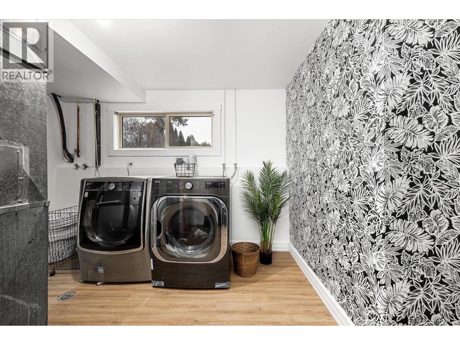 1492 FOREST AVENUE - 34