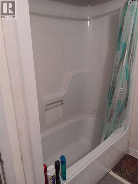 Single Family House Bi-level for Sale in  Pineland Road NE Pineridge Calgary 