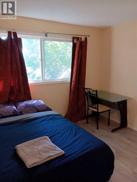 Single Family House Bi-level for Sale in  Pineland Road NE Pineridge Calgary 