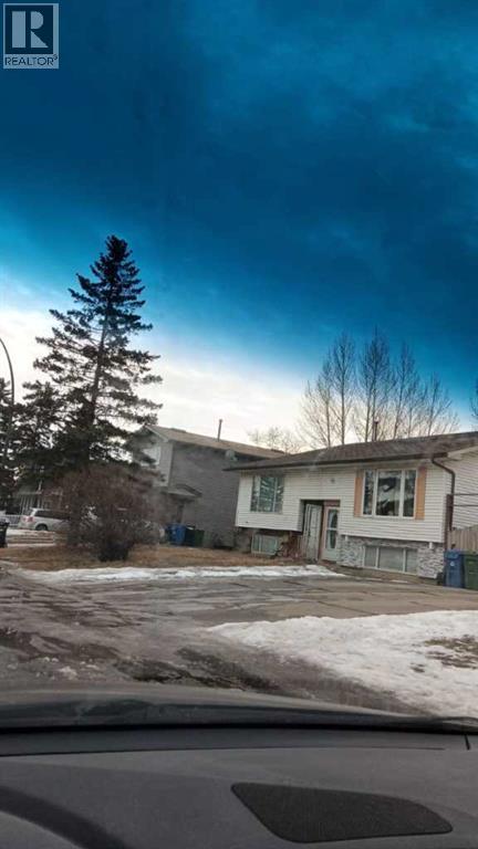 Single Family House Bi-level for Sale in  Pineland Road NE Pineridge Calgary 