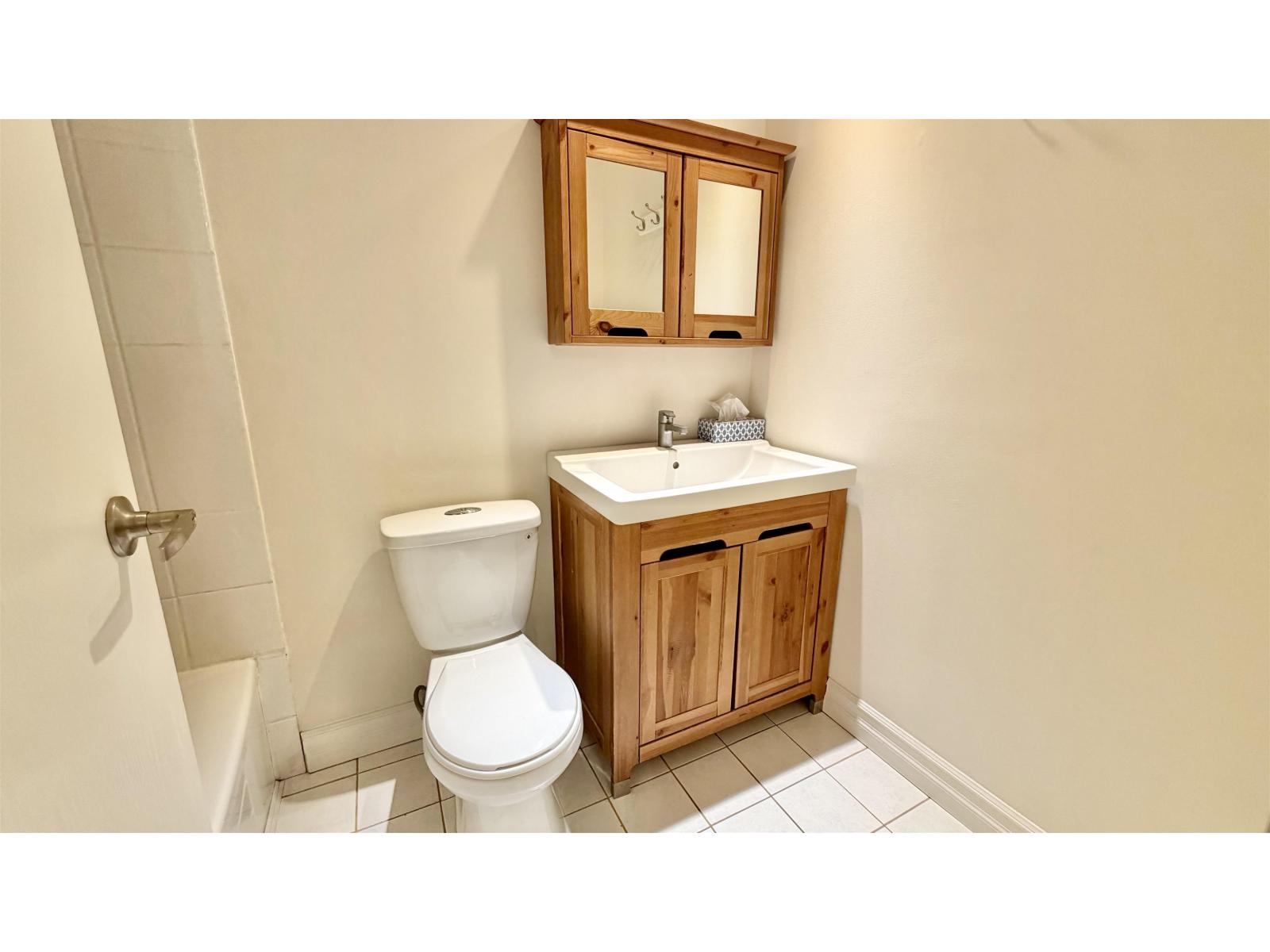 304 1442 BLACKWOOD STREET, White Rock