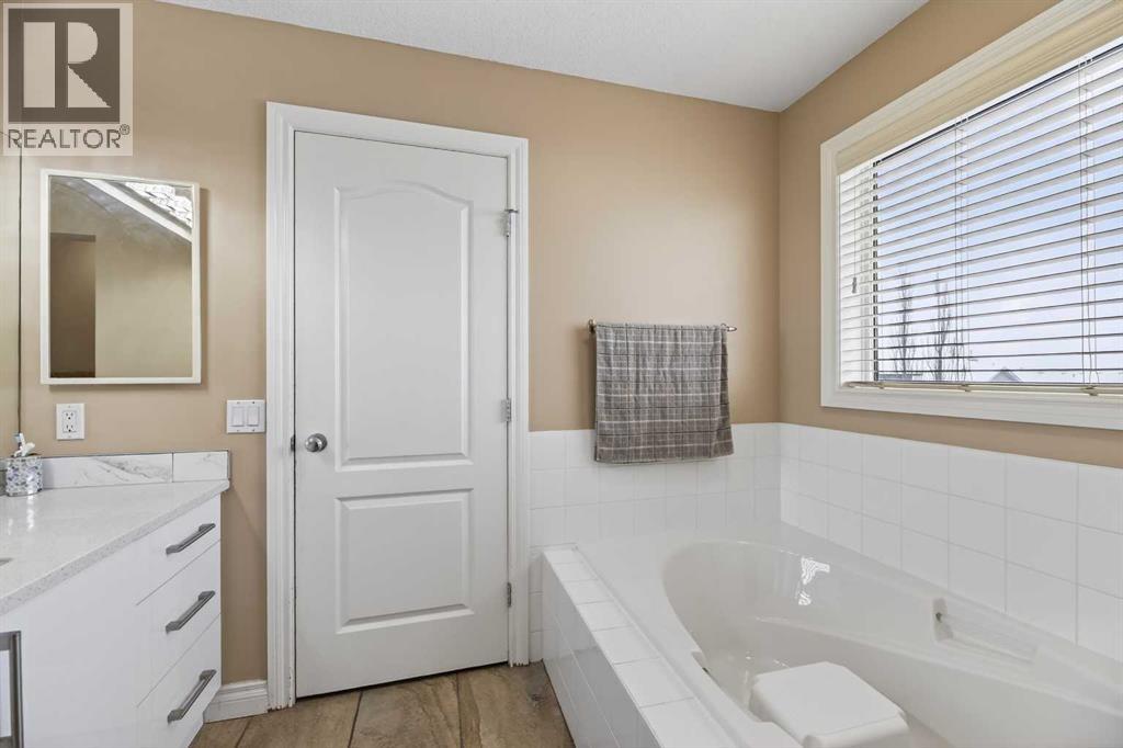 Single Family House for Sale in  Evansmeade Circle N Evanston Calgary 