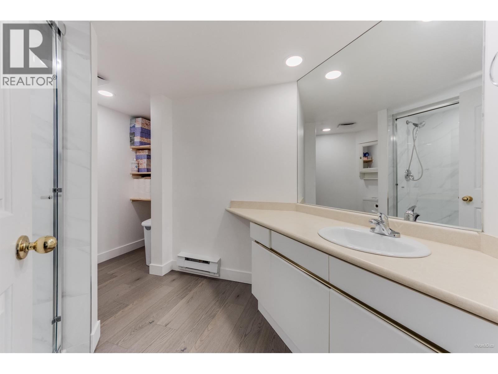 #308-4955 RIVER Road, Delta