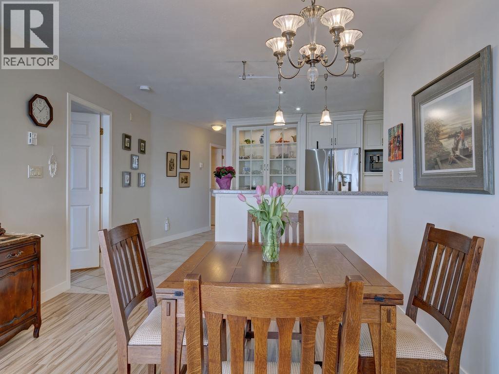 205 5470 INLET AVENUE, Sechelt